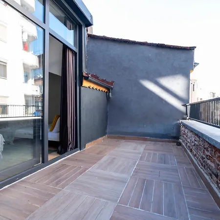 Fourlex Single Detached House - 2 Bathrooms - Location - Private Terrace * Istambul