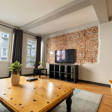 Fourlex Single Detached House - 2 Bathrooms - Location - Private Terrace Villa *